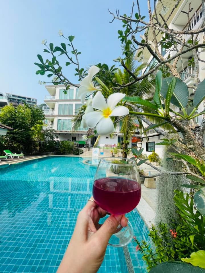 Dipantai Boutique Beach Resort Patong Eksteriør billede